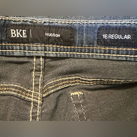 BKE Hudson Boys’ Jeans Relaxed Straight Fit in Size 16 Regular - Picture 3 of 9